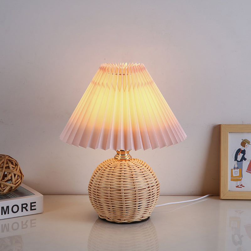 Noorse Rieten Geplooide Stof Conische LED Tafellamp 1-Licht