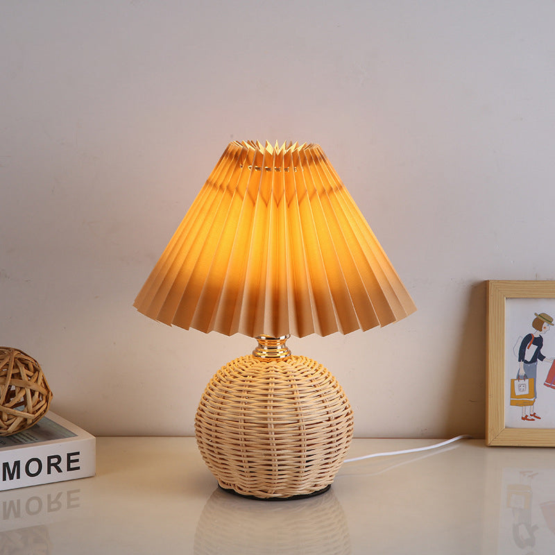 Noorse Rieten Geplooide Stof Conische LED Tafellamp 1-Licht