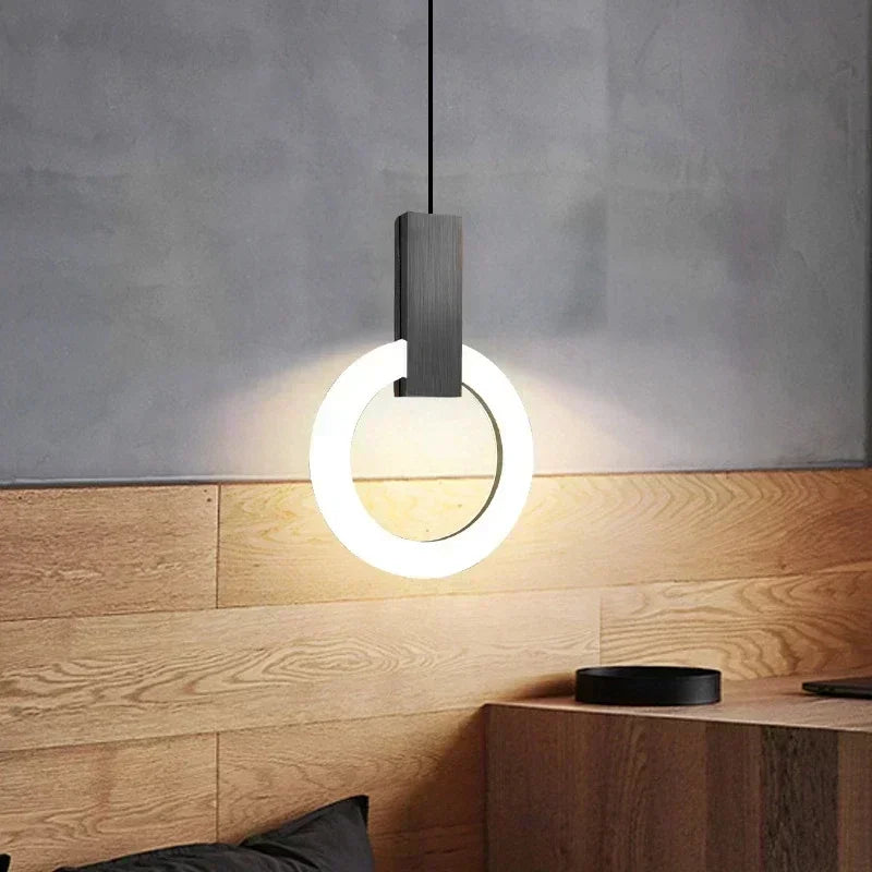 Moderne LED hanglamp met gouden ring
