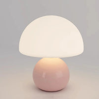 Moderne tafellamp met bolvormige basis en paddenstoelvormige lampenkap – minimalistische stijl