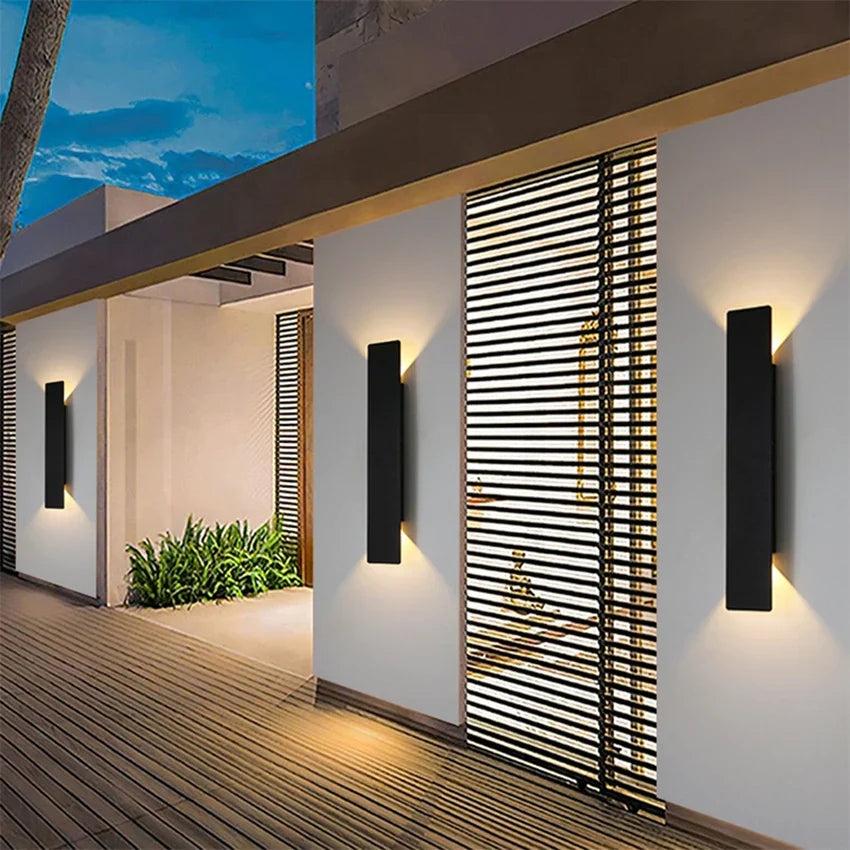 Moderne Buitenlamp – LED Wandlamp Op/Neer, Waterdicht, Verticale Ontwerp