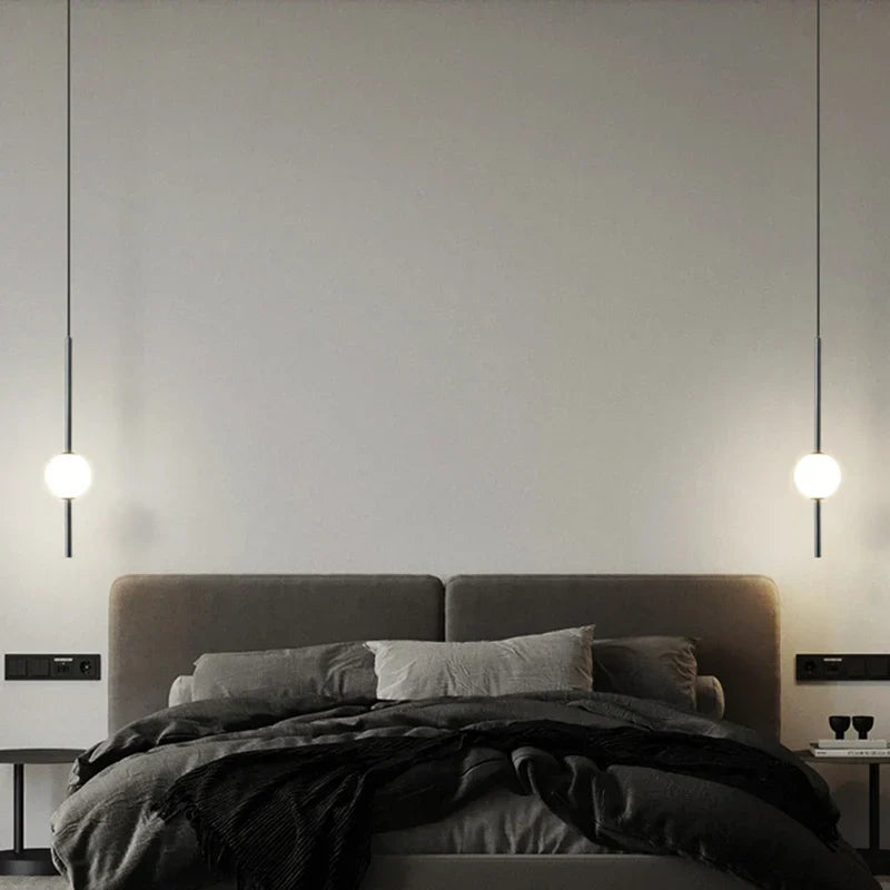 Moderne gouden hanglamp met bolvormige lampenkap | Minimalistische LED plafondlamp