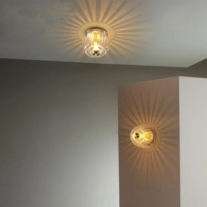Elegante plafondlamp van glas met kristalontwerp