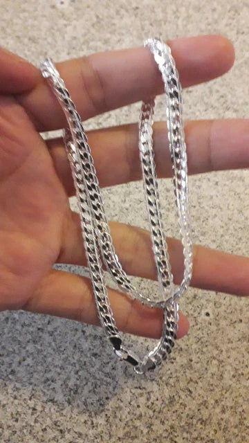 AuraElegance Sterling Zilveren Ketting | Tijdloos 925 sterling zilveren ontwerp met een 6mm zijketting, beschikbaar in 16/18/20/22/24 inch, perfect voor bruiloften, verlovingen en luxe cadeaus.
