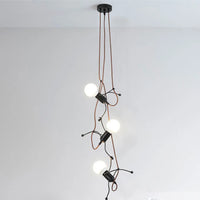LuxeLumin Little Man Chandelier | Betoverende hanglamp in de vorm van een pop voor kinderkamers en keukeninrichting, met zachte verlichting en een leuk ontwerp.