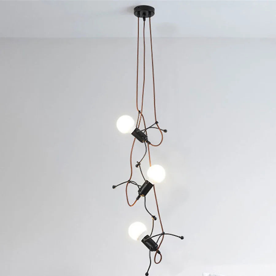 LuxeLumin Little Man Chandelier | Betoverende hanglamp in de vorm van een pop voor kinderkamers en keukeninrichting, met zachte verlichting en een leuk ontwerp.