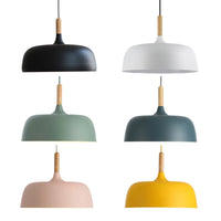 Moderne hanglamp van metaal met houten accent – Scandinavisch minimalistische stijl