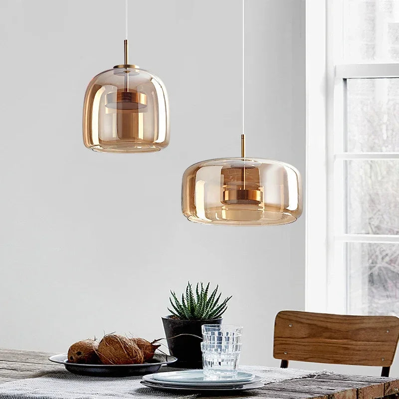 Moderne LED glazen hanglamp – minimalistische lampenkap en gouden afwerking