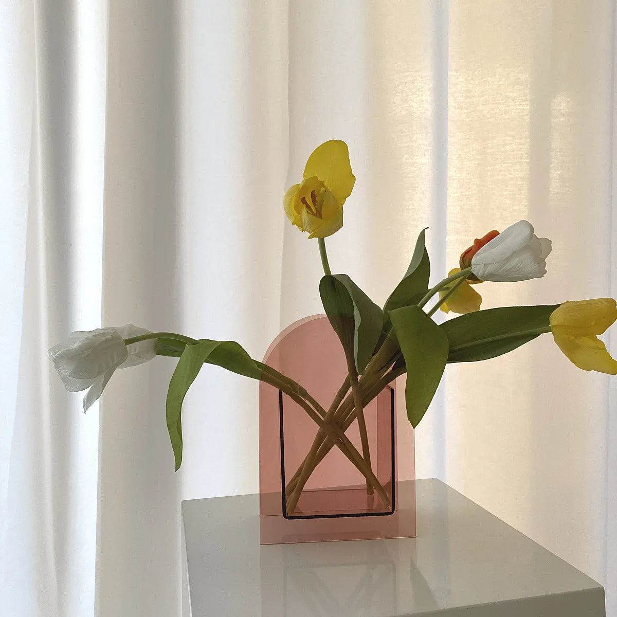 AquaLuxe Elegante Acrylen Vaasje | Adembenemend roze en blauwe contrastvaas voor moderne woninginrichting en artistieke flair