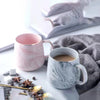 LuxeCeramica Nordic Elegance Mok | Exquise keramische beker met een gouden rand, perfect voor koffie en havermout, met een verbluffend marmerpatroon voor een vleugje verfijning.