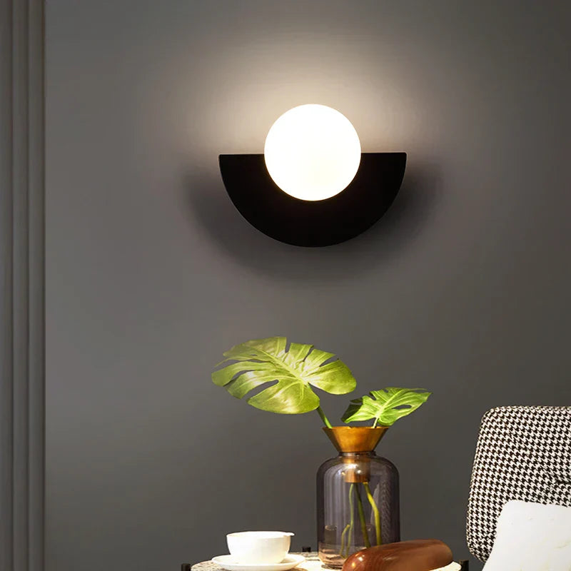 Moderne LED wandlamp in geometrische halve cirkel stijl