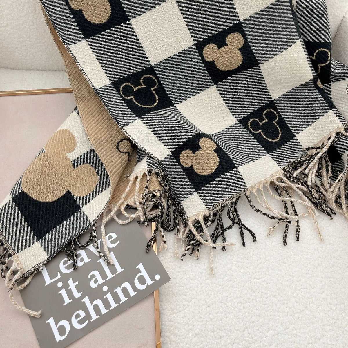 Dames Sjaal met Mickey-Motief – Zacht, warm & speels