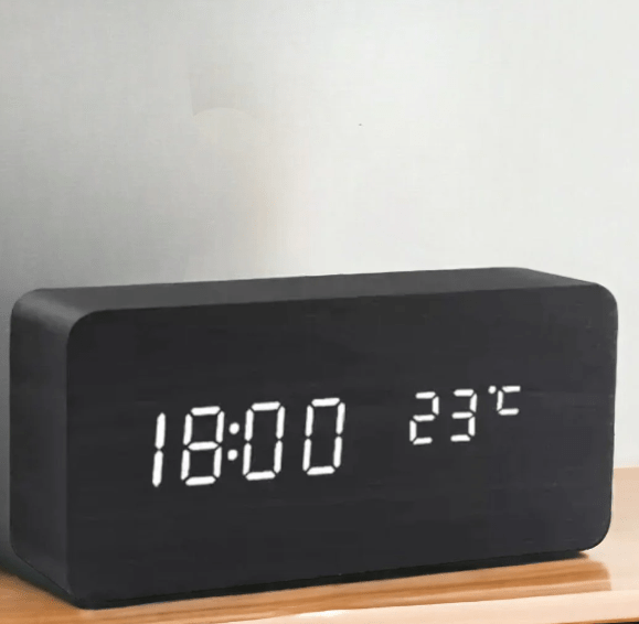 WoodSense LED-houten klok – Spraakgestuurd & Stijlvol voor elke kamer