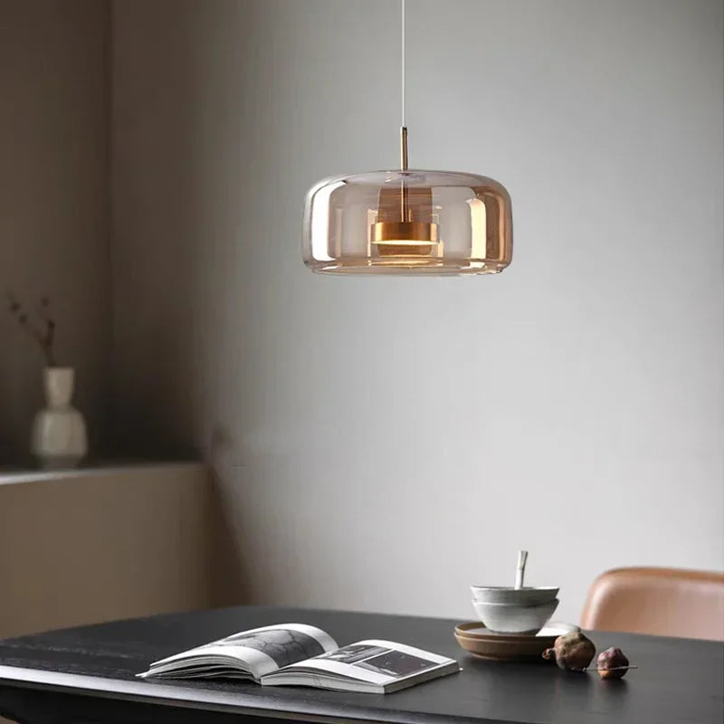 Moderne LED glazen hanglamp – minimalistische lampenkap en gouden afwerking