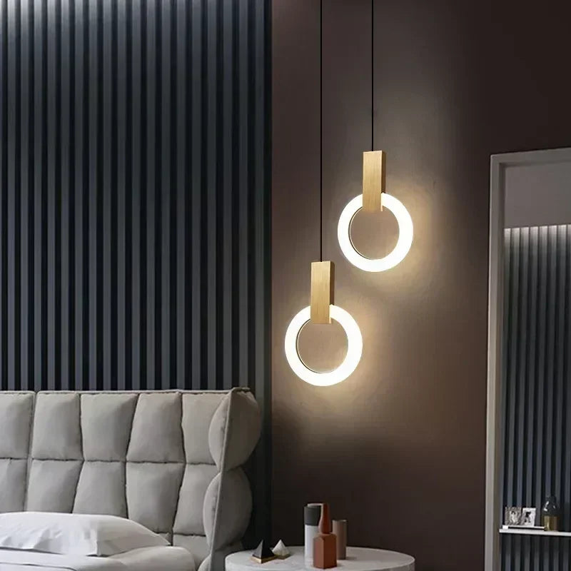 Moderne LED hanglamp met gouden ring