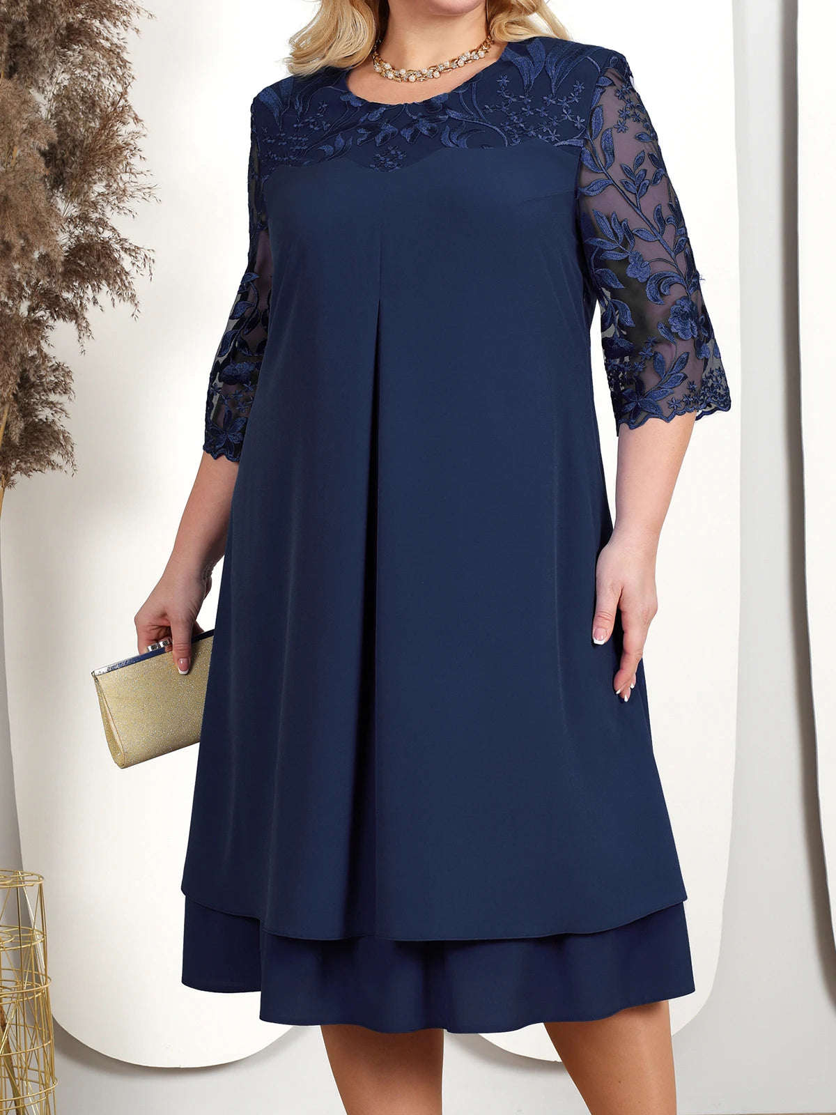 Elysian Elegance Plus Size Jurk | Exquisiet geborduurd bloemen patchwork ontwerp perfect voor herfstbruiloften en formele feesten