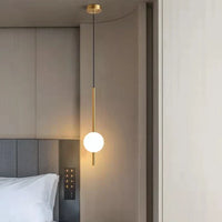 Moderne gouden hanglamp met bolvormige lampenkap | Minimalistische LED plafondlamp