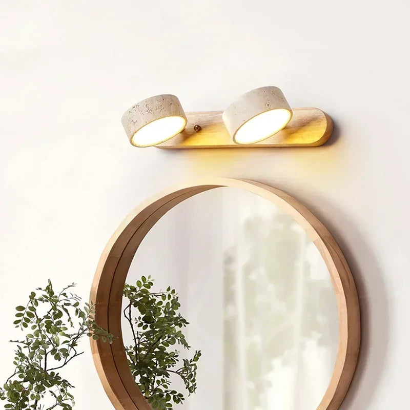 Moderne LED wandlamp met draaibare lampenkappen van steen en houten basis