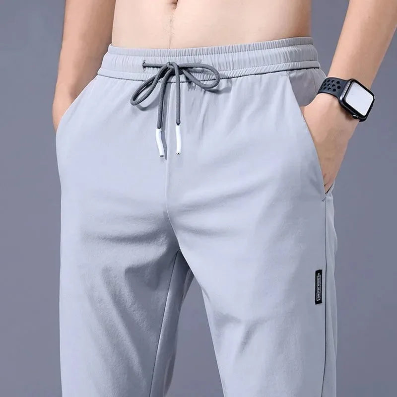 SilkTrend Luxe Sportbroek | Veelzijdige slim-fit zomerbroek gemaakt van ademend ijszijde voor ultiem comfort en stijl