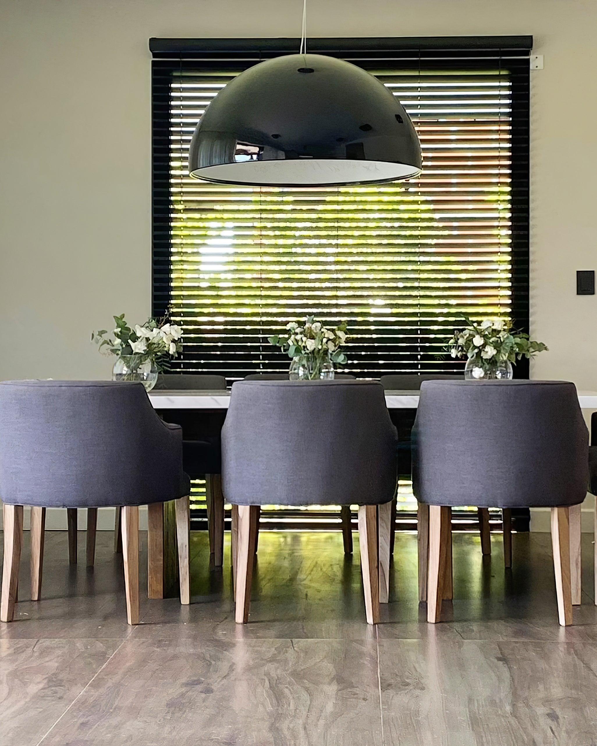 Suspensie Dôme Zwart met Elegante Geprofileerde Plafond