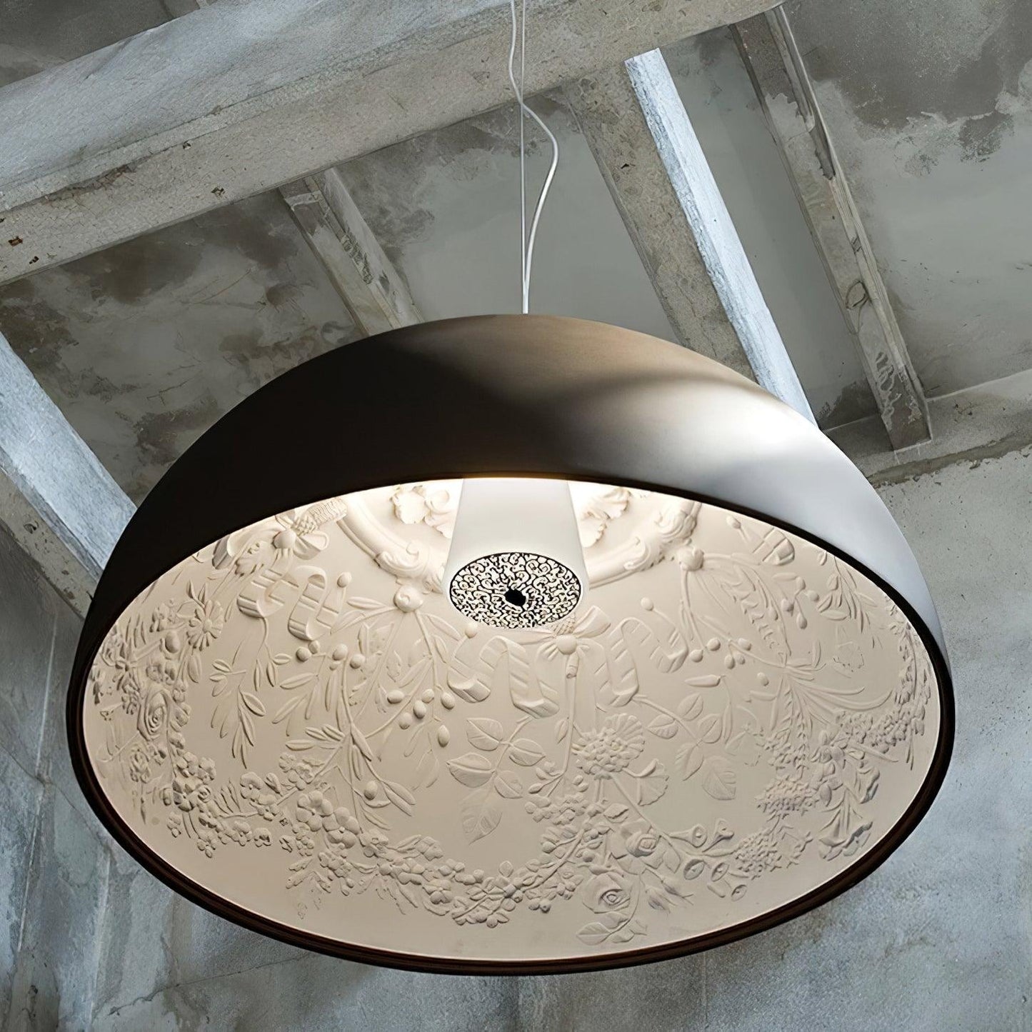 Suspensie Dôme Zwart met Elegante Geprofileerde Plafond