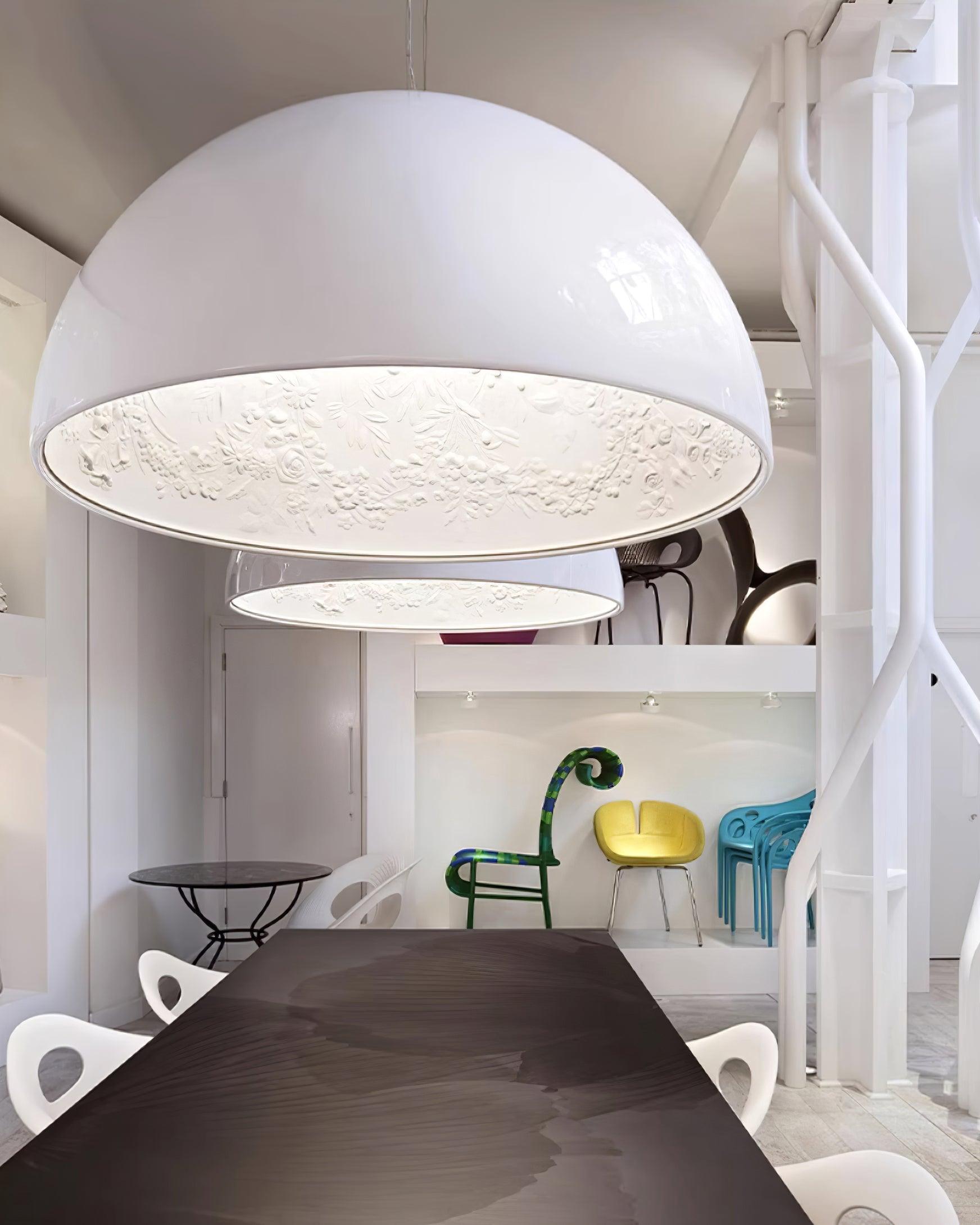 Suspensie Dôme Zwart met Elegante Geprofileerde Plafond