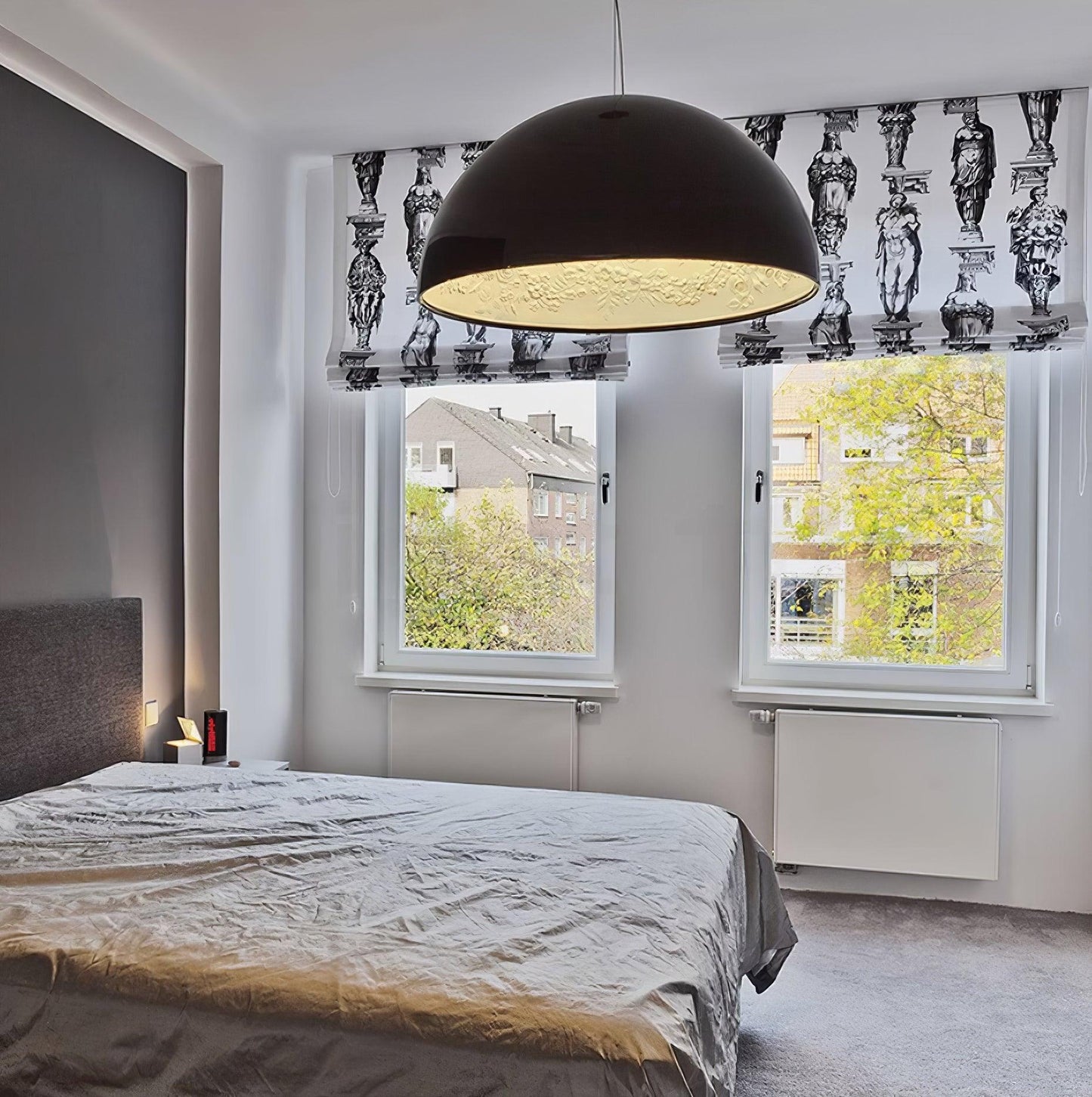 Suspensie Dôme Zwart met Elegante Geprofileerde Plafond