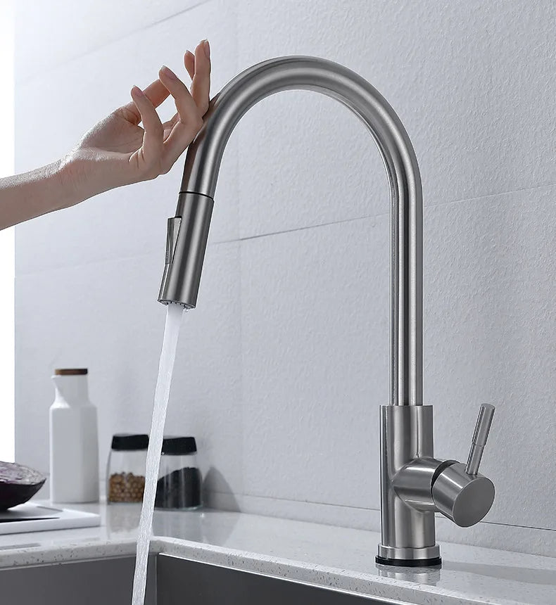 Skanto | TouchTech Uittrekbare Keukenkraan – Sensor Touchless Mengkraan met Flexibele Bek | Moderne Messingkraan