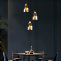 Getint glazen hanglamp met messing fitting