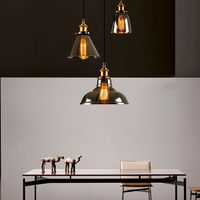 Getint glazen hanglamp met messing fitting