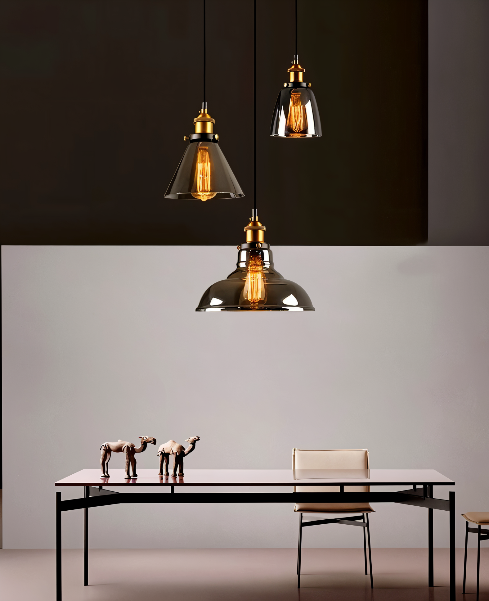 Getint glazen hanglamp met messing fitting