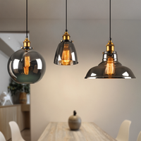 Getint glazen hanglamp met messing fitting