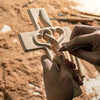 EternalBond | Uniek houten kruis voor blijvende liefde en spirituele harmonie