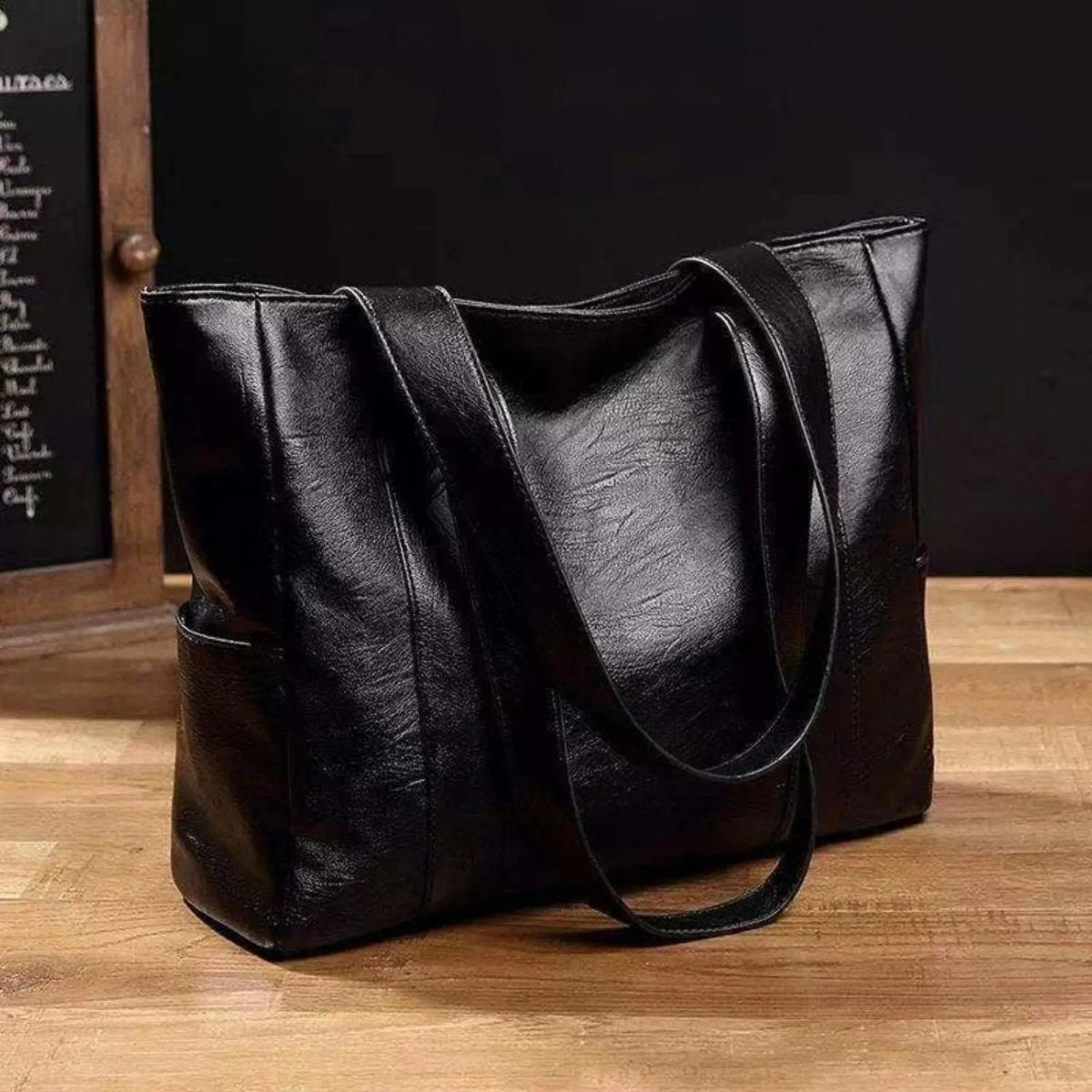 Elegante Leren Schoudertas met Retro Stijl en Glad Oppervlak