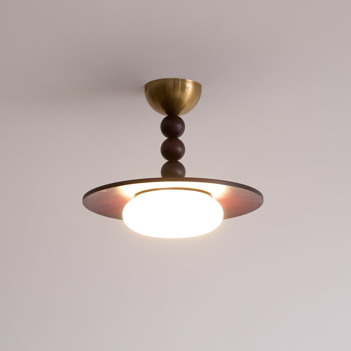 Muto Plafondlamp Walnootkleur & Witte Imitatie Alabaster