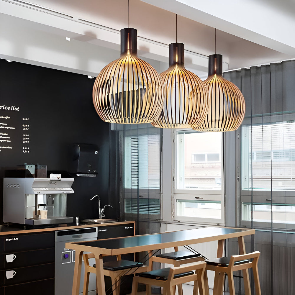 Houten hanglamp met kooi-vormige kap