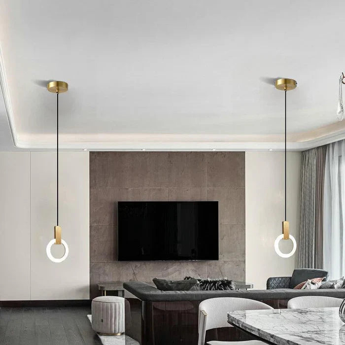 Moderne LED hanglamp met gouden ring