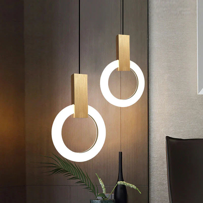 Moderne LED hanglamp met gouden ring