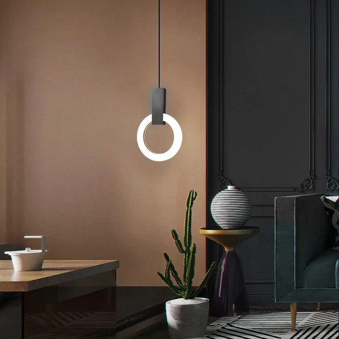 Moderne LED hanglamp met gouden ring