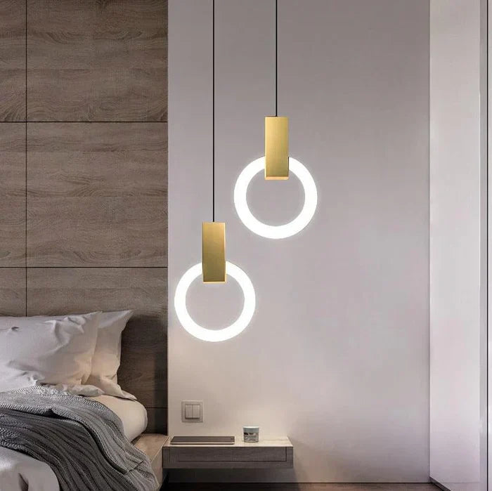 Moderne LED hanglamp met gouden ring