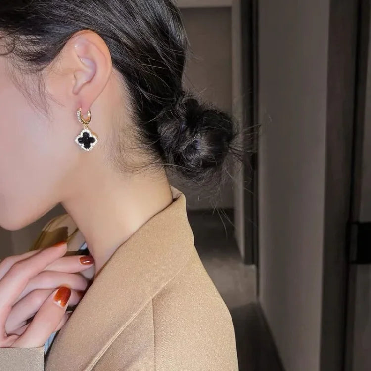 Gelukkige Klavertje Vier Oorbellen – Elegant en Tijdloos