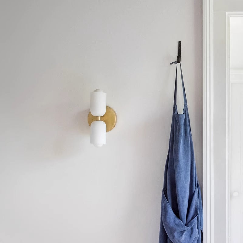 Elegant Crème Acryl Metaal Basis Minimalistische Wandlamp