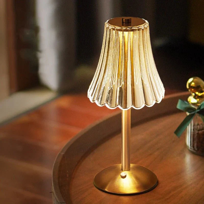 Elegante LED-tafellamp met kristallen kap en gouden afwerking – touch-aansteking