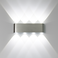 Chromen wandlamp met LED in kleur