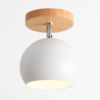 Houten LED wandlamp met verstelbare metalen bol