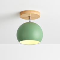 Houten LED wandlamp met verstelbare metalen bol