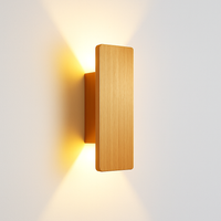 Wandlamp aluminium huis gang
