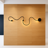 Design wandlamp met LED in art deco stijl