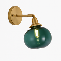 Design LED wandlamp met metalen arm en glazen kap