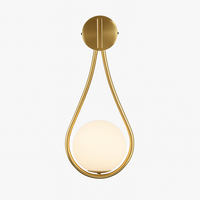 Design wandlamp met gouden LED en witte glazen bol Shadow